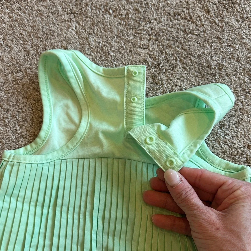 Nike Mint Green Pleated Tank with Patterned Bike Shorts - Picture 3 of 4
